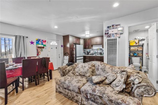 879 E 40th Place, Los Angeles, CA 90011