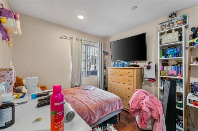 879 E 40th Place, Los Angeles, CA 90011