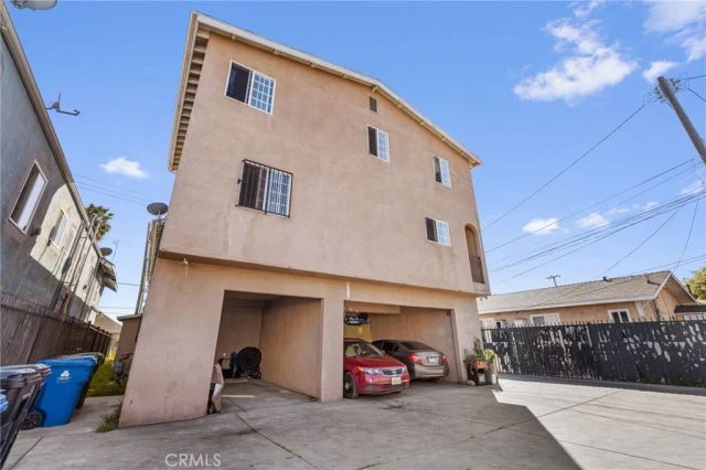 879 E 40th Place, Los Angeles, CA 90011