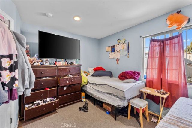 879 E 40th Place, Los Angeles, CA 90011