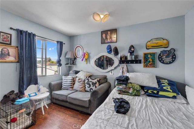 879 E 40th Place, Los Angeles, CA 90011