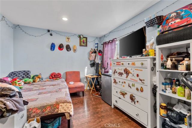 879 E 40th Place, Los Angeles, CA 90011