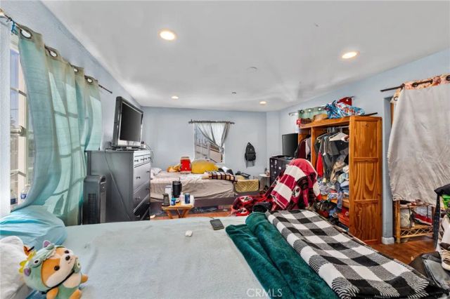 879 E 40th Place, Los Angeles, CA 90011