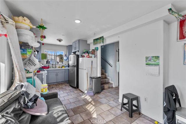 879 E 40th Place, Los Angeles, CA 90011