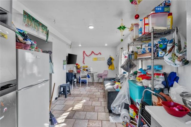 879 E 40th Place, Los Angeles, CA 90011