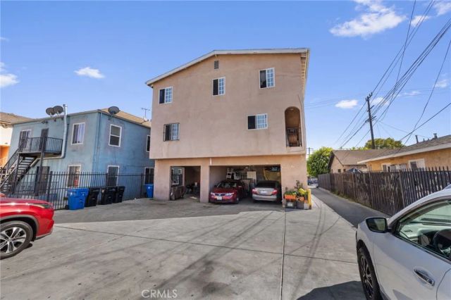 879 E 40th Place, Los Angeles, CA 90011