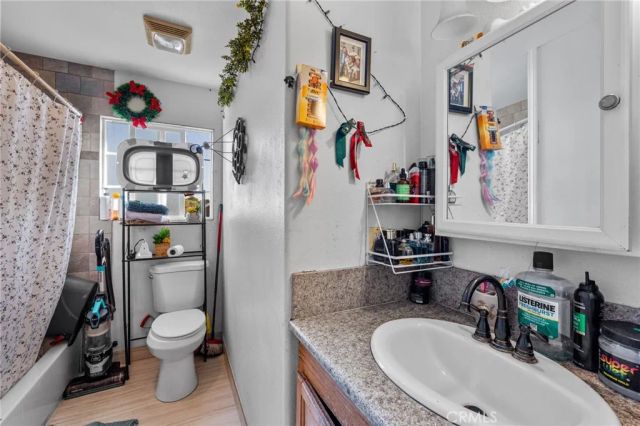 879 E 40th Place, Los Angeles, CA 90011