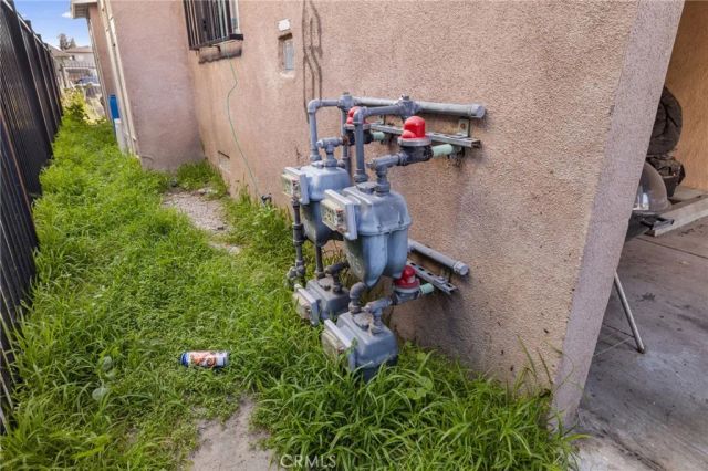 879 E 40th Place, Los Angeles, CA 90011