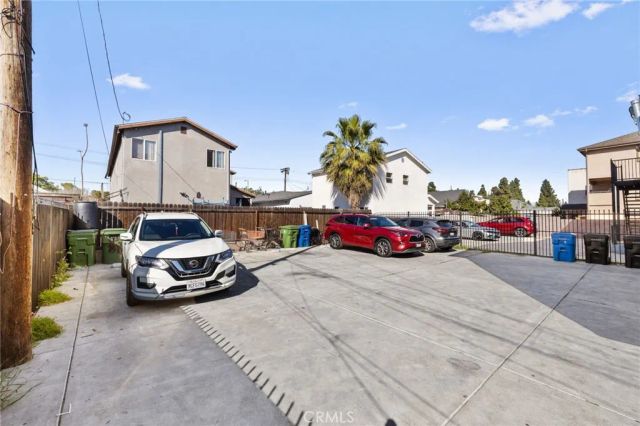 879 E 40th Place, Los Angeles, CA 90011