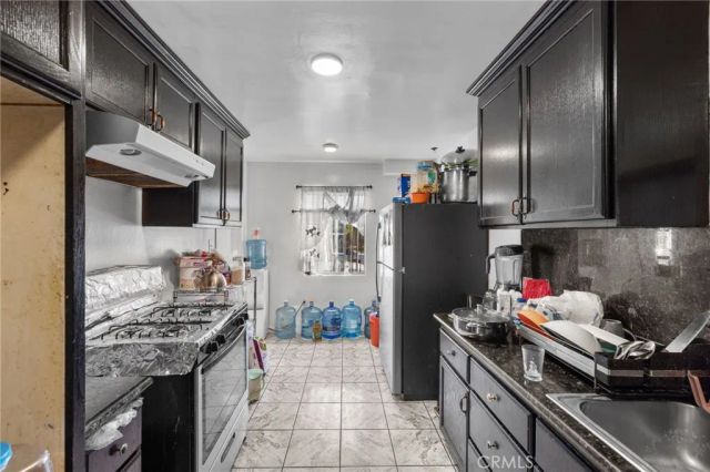 879 E 40th Place, Los Angeles, CA 90011