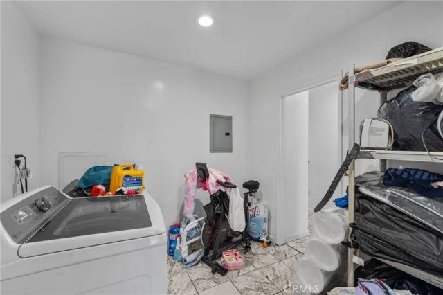 879 E 40th Place, Los Angeles, CA 90011