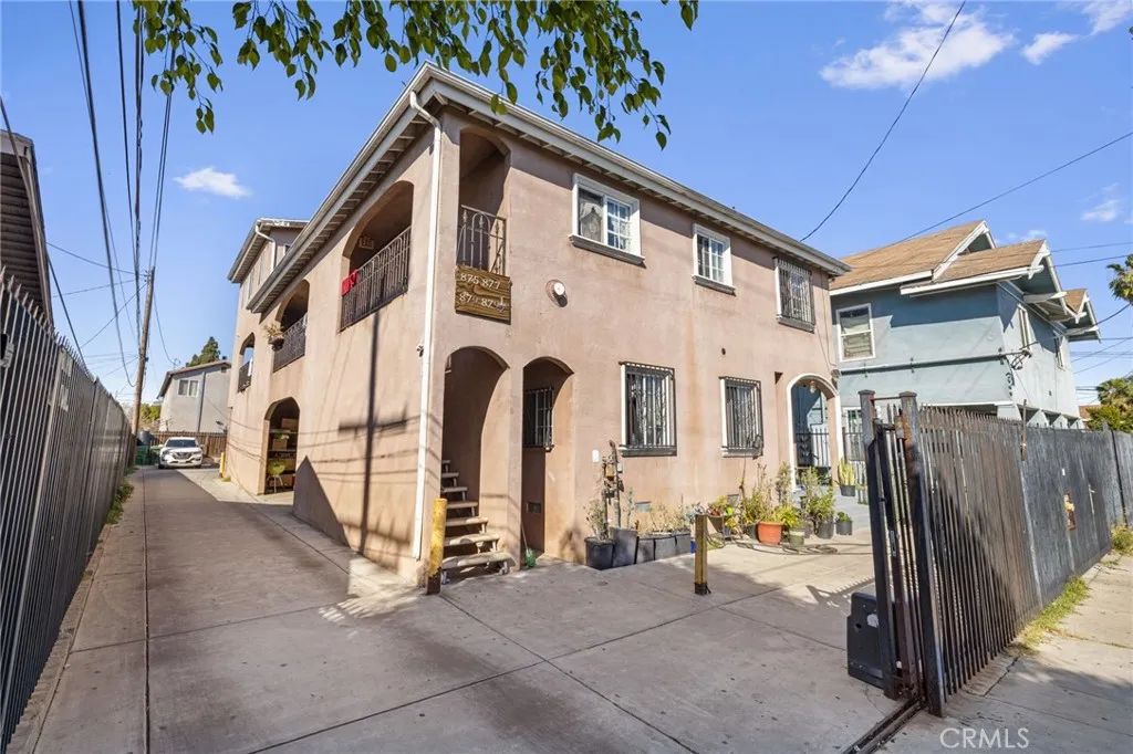 879 E 40th Place, Los Angeles, CA 90011