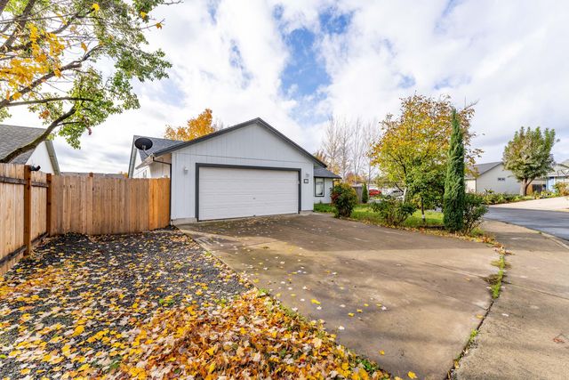 468 Merlee Circle, Eagle Point, OR 97524