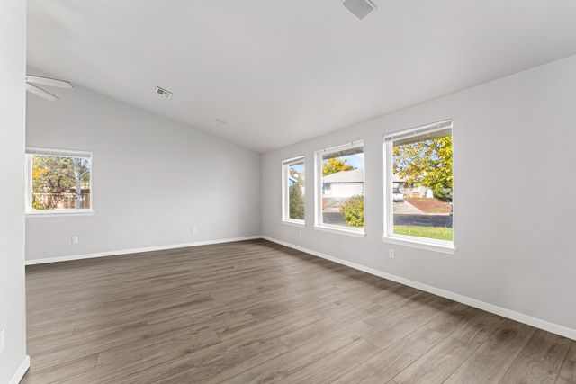 468 Merlee Circle, Eagle Point, OR 97524