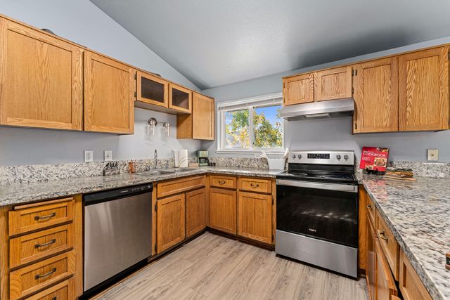 468 Merlee Circle, Eagle Point, OR 97524