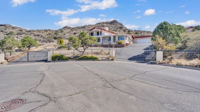 1512 LA TUNA Place SE, Albuquerque, NM 87123