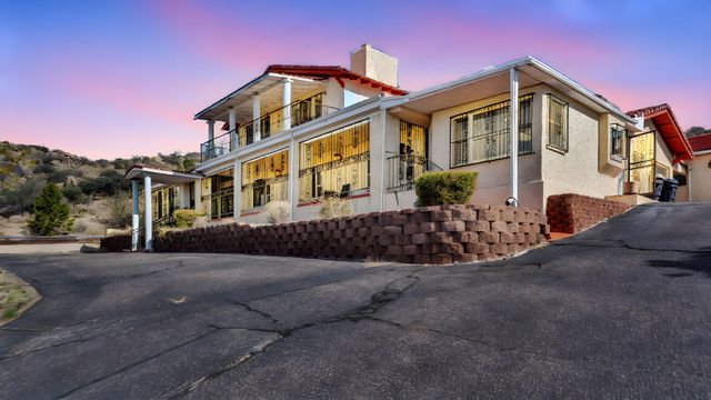 1512 LA TUNA Place SE, Albuquerque, NM 87123