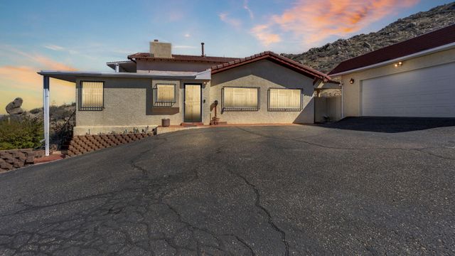 1512 LA TUNA Place SE, Albuquerque, NM 87123