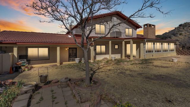 1512 LA TUNA Place SE, Albuquerque, NM 87123