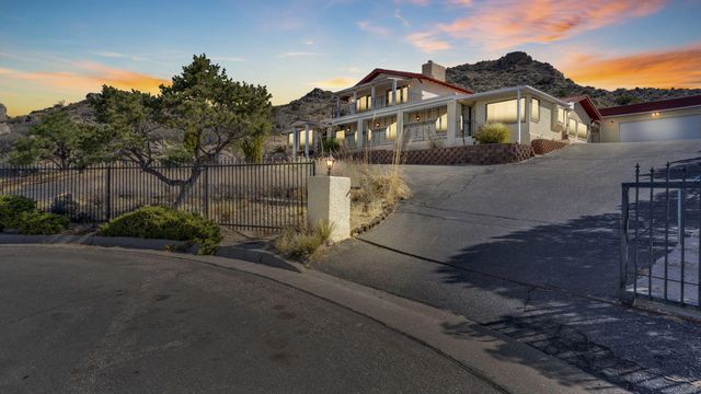 1512 LA TUNA Place SE, Albuquerque, NM 87123