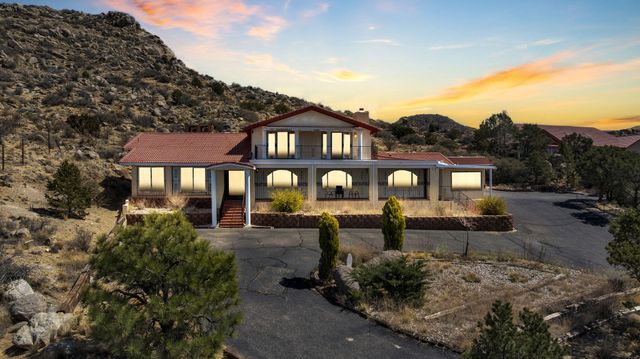 1512 LA TUNA Place SE, Albuquerque, NM 87123