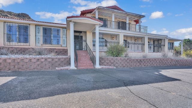 1512 LA TUNA Place SE, Albuquerque, NM 87123