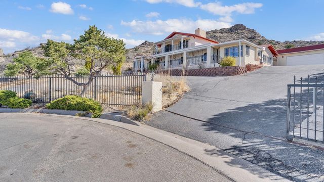 1512 LA TUNA Place SE, Albuquerque, NM 87123