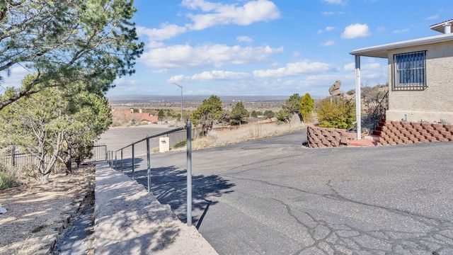 1512 LA TUNA Place SE, Albuquerque, NM 87123