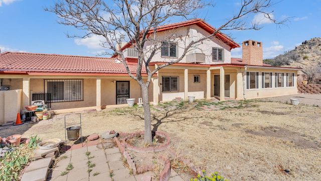 1512 LA TUNA Place SE, Albuquerque, NM 87123