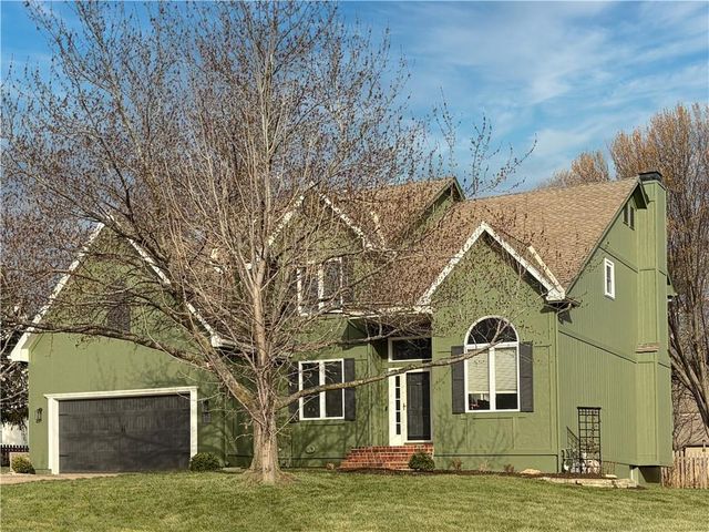 704 SW Trailpark Court, Lee's Summit, MO 64081