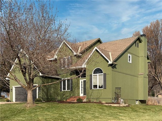 704 SW Trailpark Court, Lee's Summit, MO 64081