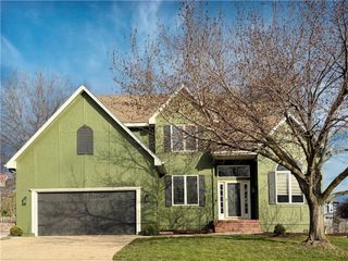 704 SW Trailpark Court, Lee's Summit, MO 64081