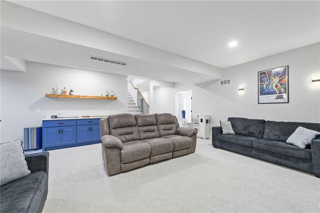 205 Prairie Rose Circle, Smithville, MO 64089