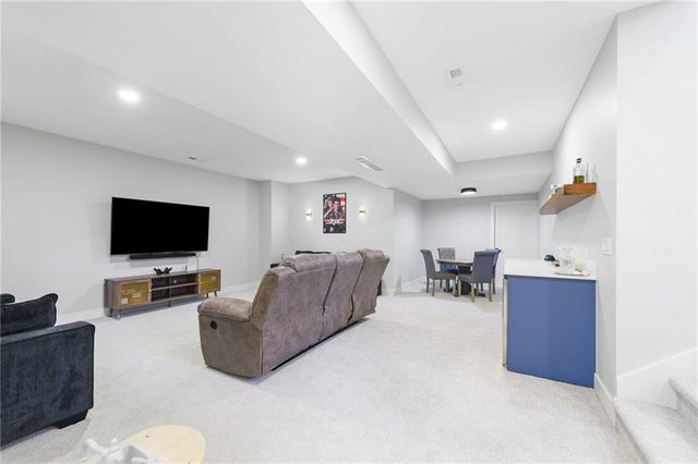 205 Prairie Rose Circle, Smithville, MO 64089