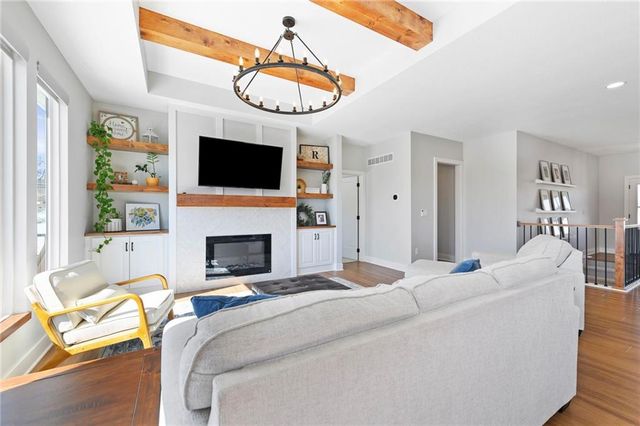 205 Prairie Rose Circle, Smithville, MO 64089