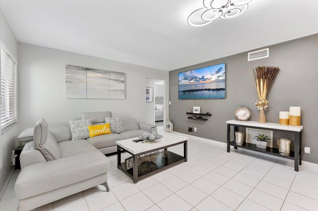 113 Lake Pine Circle C-1, Greenacres, FL 33463