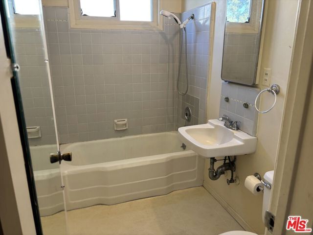 5534 W 76th Street, Los Angeles, CA 90045