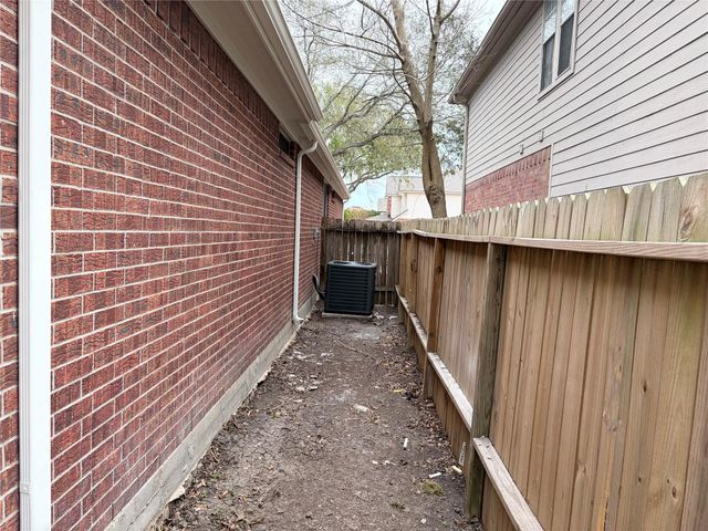 2014 Hawks Road, Missouri City, TX 77489