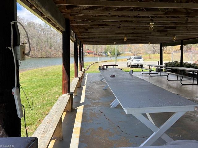 1274 Lakeshore Lane, Mount Airy, NC 27030