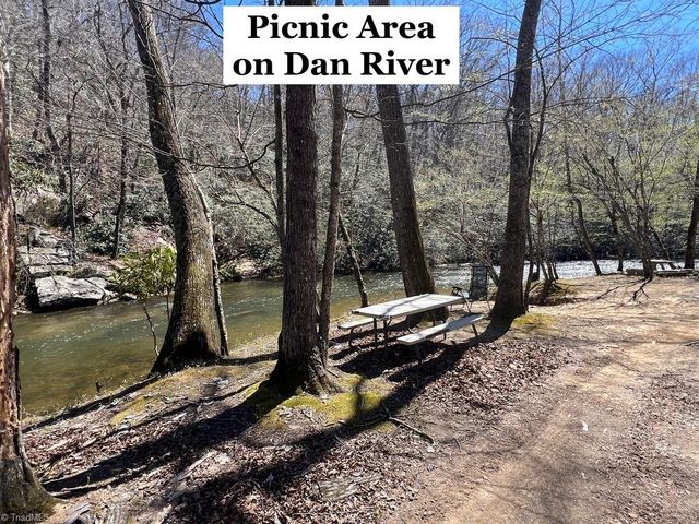 1274 Lakeshore Lane, Mount Airy, NC 27030