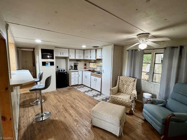 1274 Lakeshore Lane, Mount Airy, NC 27030