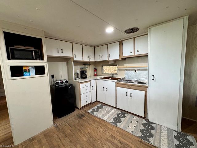 1274 Lakeshore Lane, Mount Airy, NC 27030