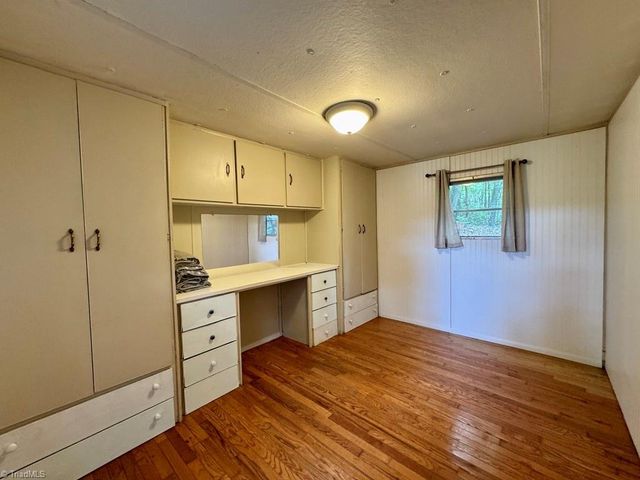 1274 Lakeshore Lane, Mount Airy, NC 27030