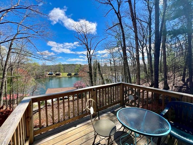 1274 Lakeshore Lane, Mount Airy, NC 27030