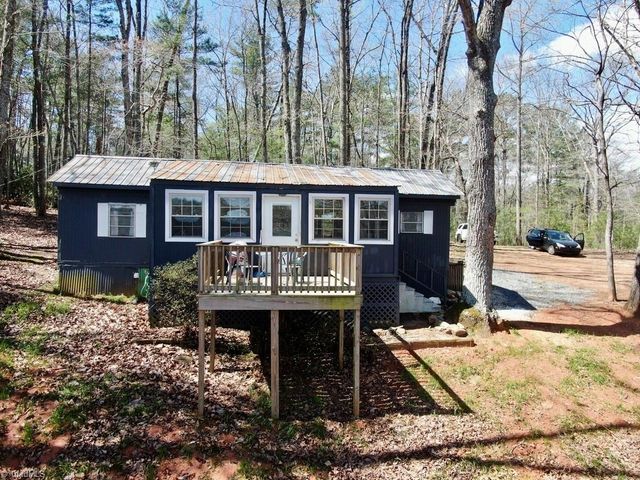 1274 Lakeshore Lane, Mount Airy, NC 27030