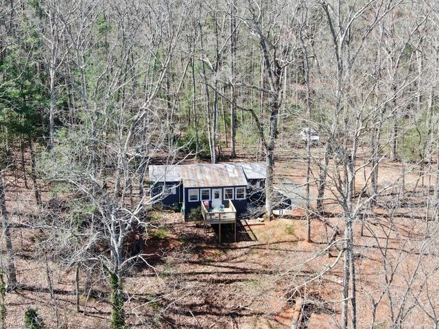 1274 Lakeshore Lane, Mount Airy, NC 27030