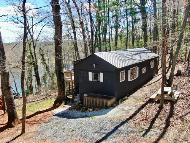 1274 Lakeshore Lane, Mount Airy, NC 27030