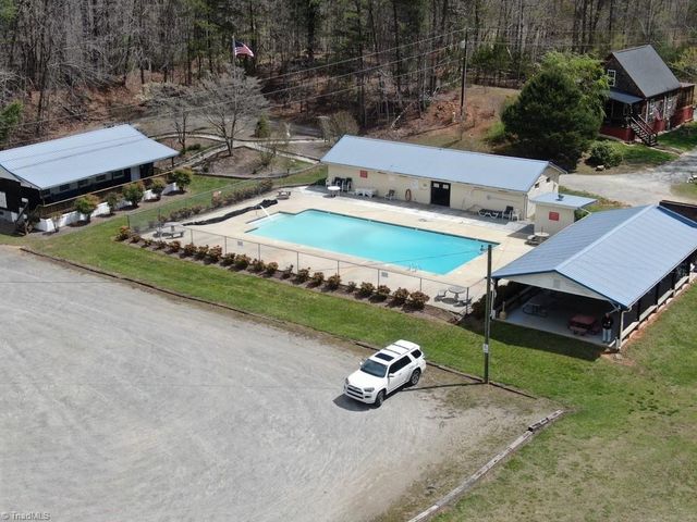 1274 Lakeshore Lane, Mount Airy, NC 27030