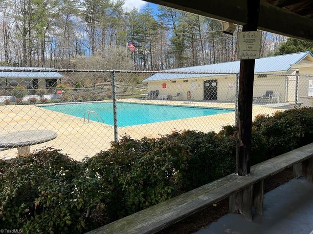 1274 Lakeshore Lane, Mount Airy, NC 27030