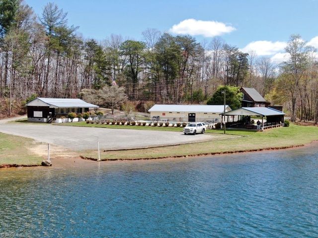 1274 Lakeshore Lane, Mount Airy, NC 27030
